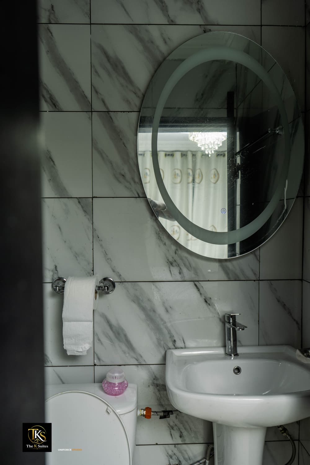 Marble bathroom with hot water 24/7