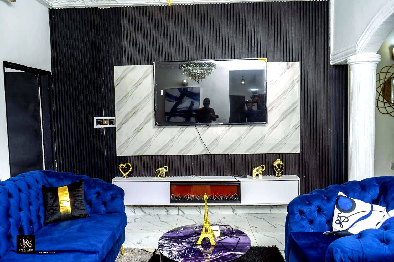 Royal-blue lounge with marble TV wall